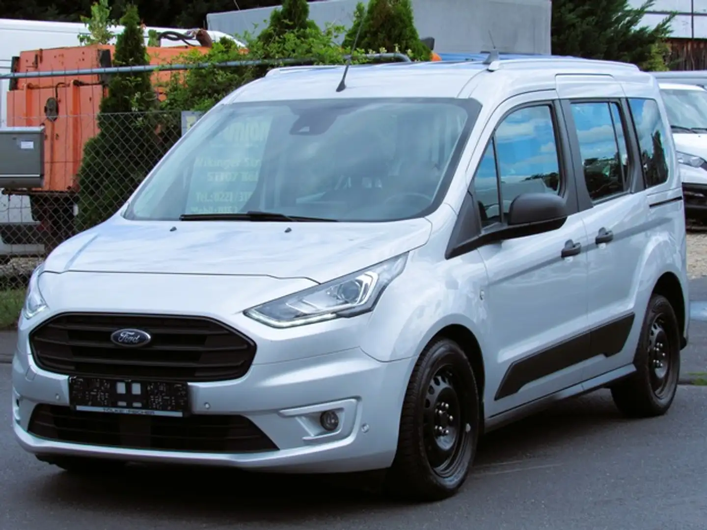 Ford Transit Connect AUTOM. 5Sitz Navi Klima PDC 1.HD Silber - 1