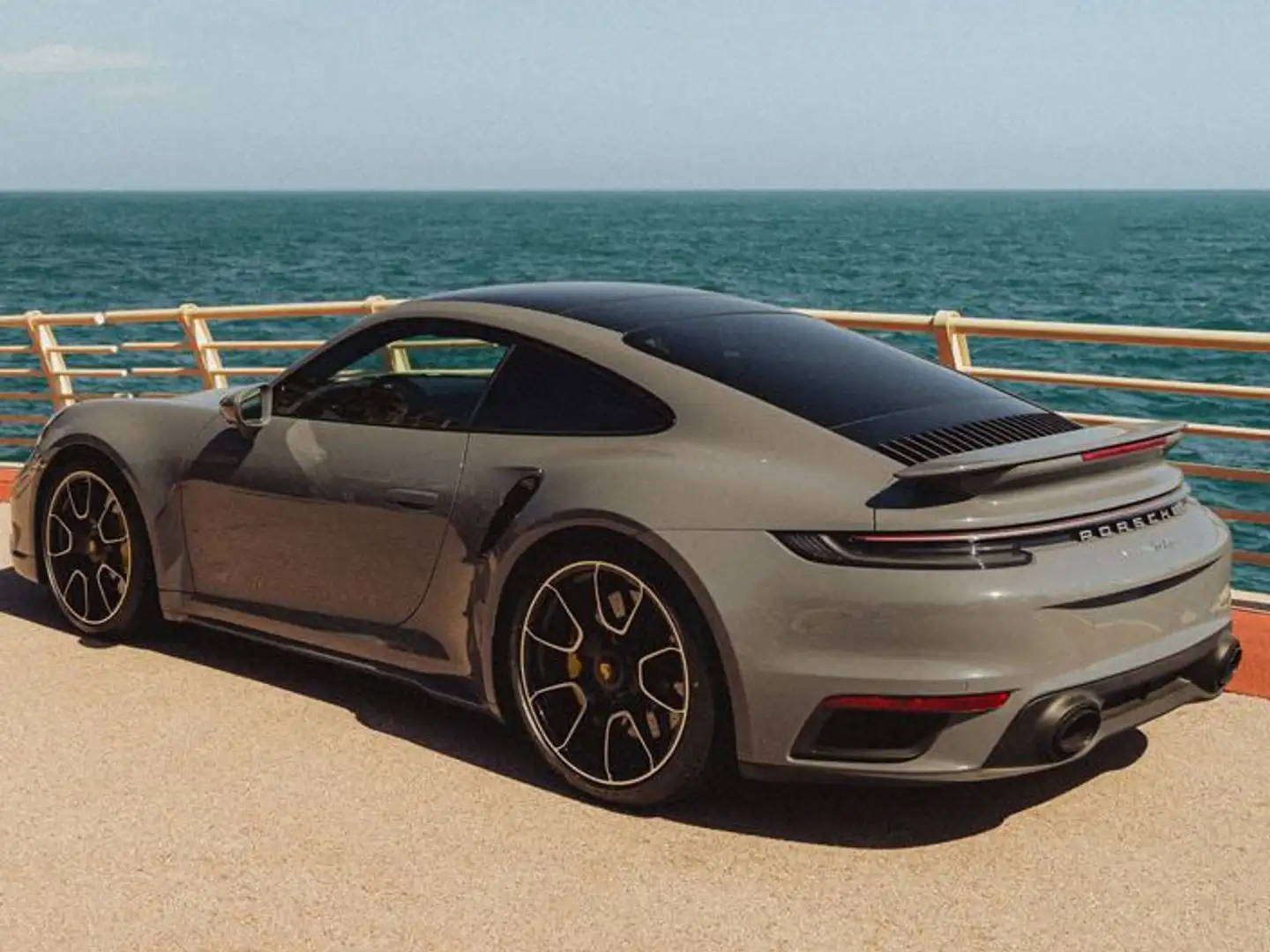 Porsche 992 911 Turbo S 3.8 Bi-Turbo PDK Szary - 2