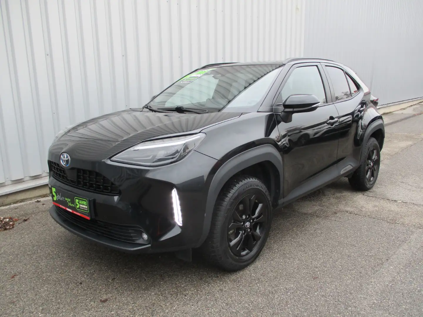 Toyota Yaris Cross 1.5 VVT-i Hybrid Active Drive Aut. Zwart - 2