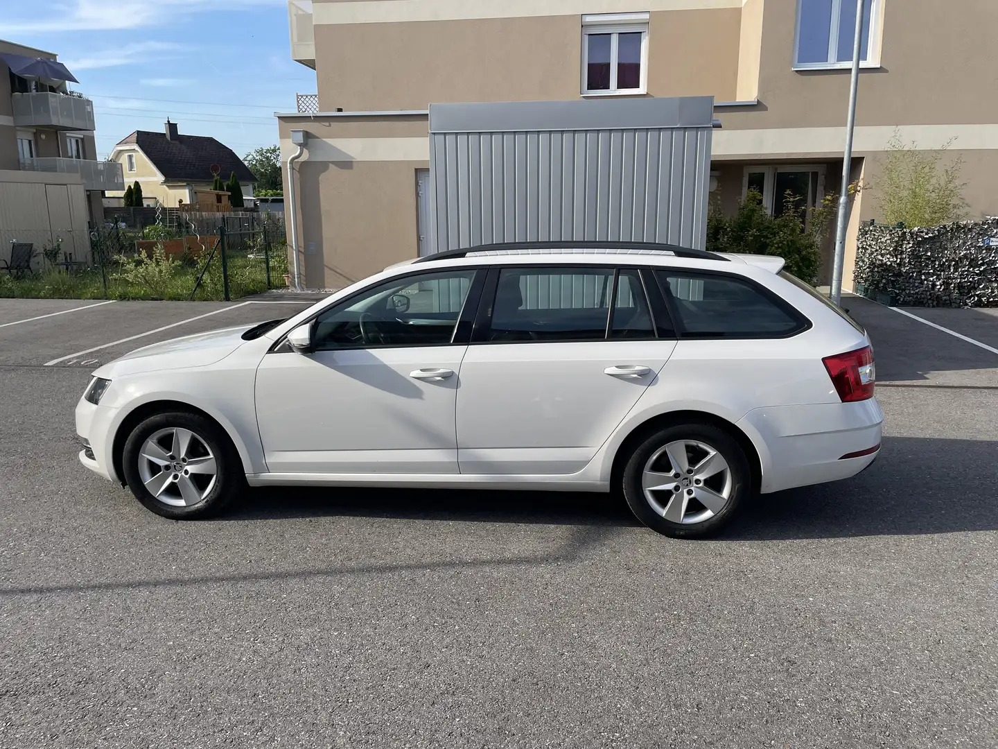 Skoda Octavia Combi 1,6 TDI Active Weiß - 2