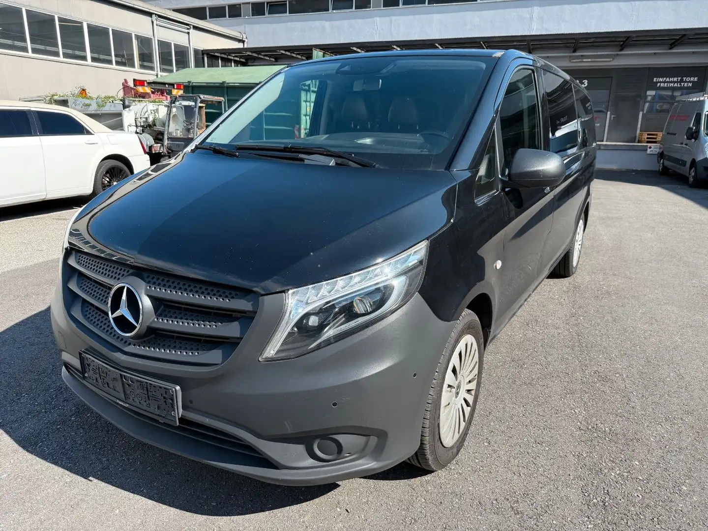 Mercedes-Benz Vito Tourer 116 CDI Pro 4x4 extralang Schwarz - 1