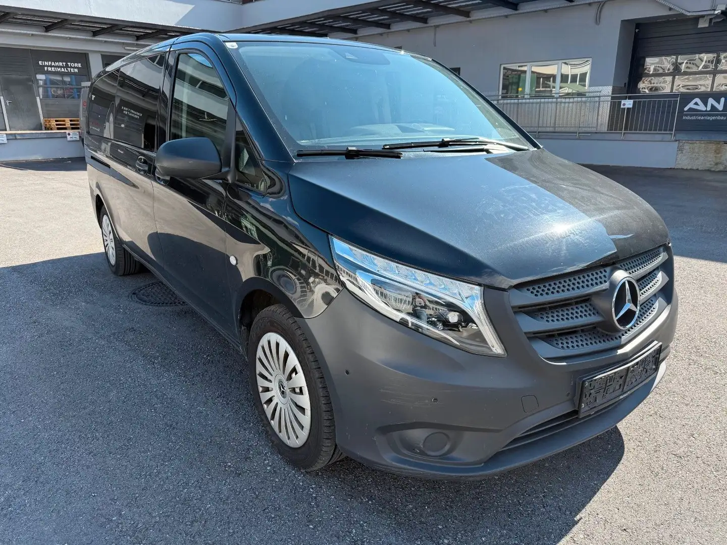 Mercedes-Benz Vito Tourer 116 CDI Pro 4x4 extralang Schwarz - 2