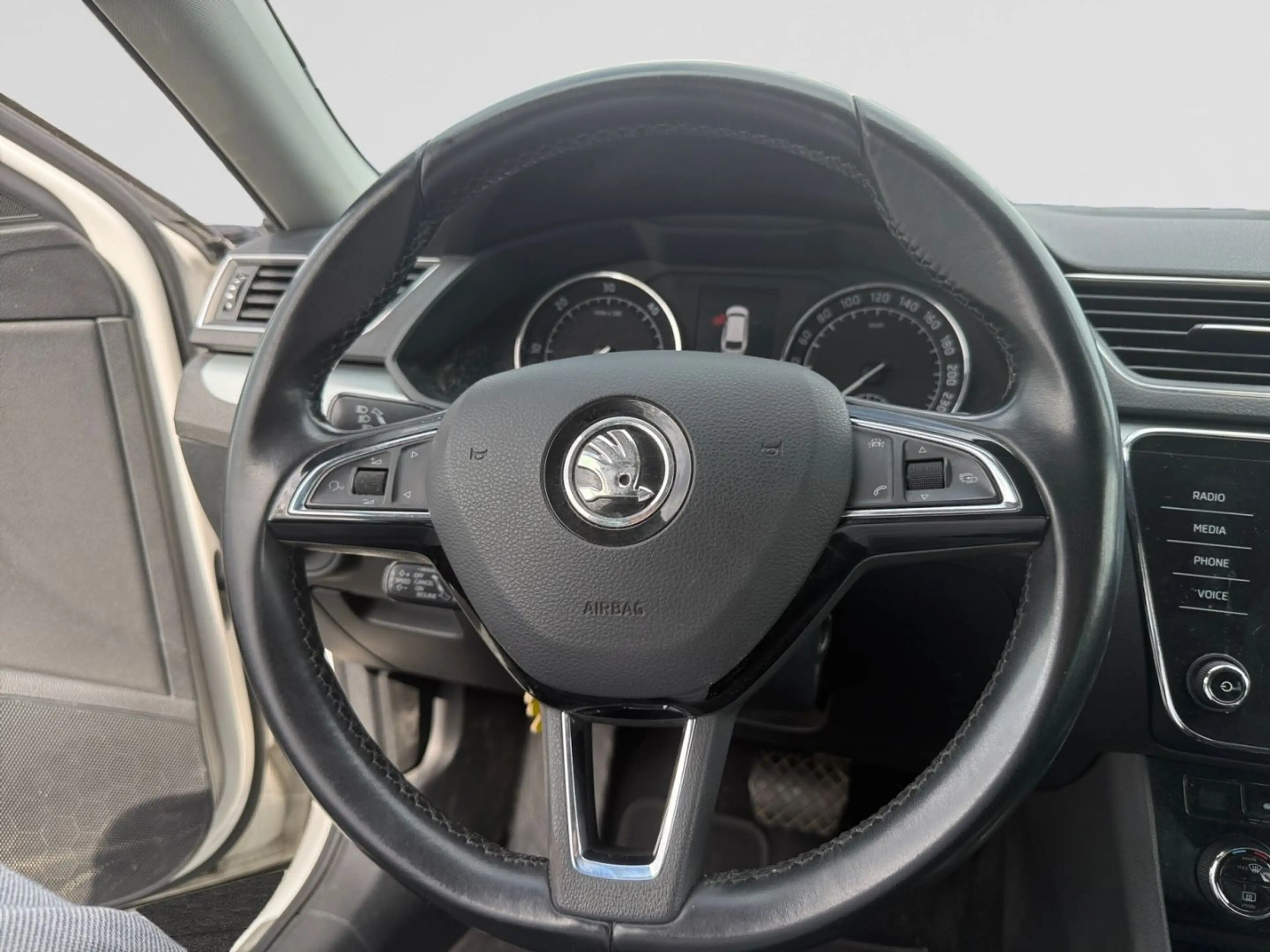 Skoda Superb Combi Ambition 2.0 TDI DSG AHK.ACC.NAVI. — photo 12