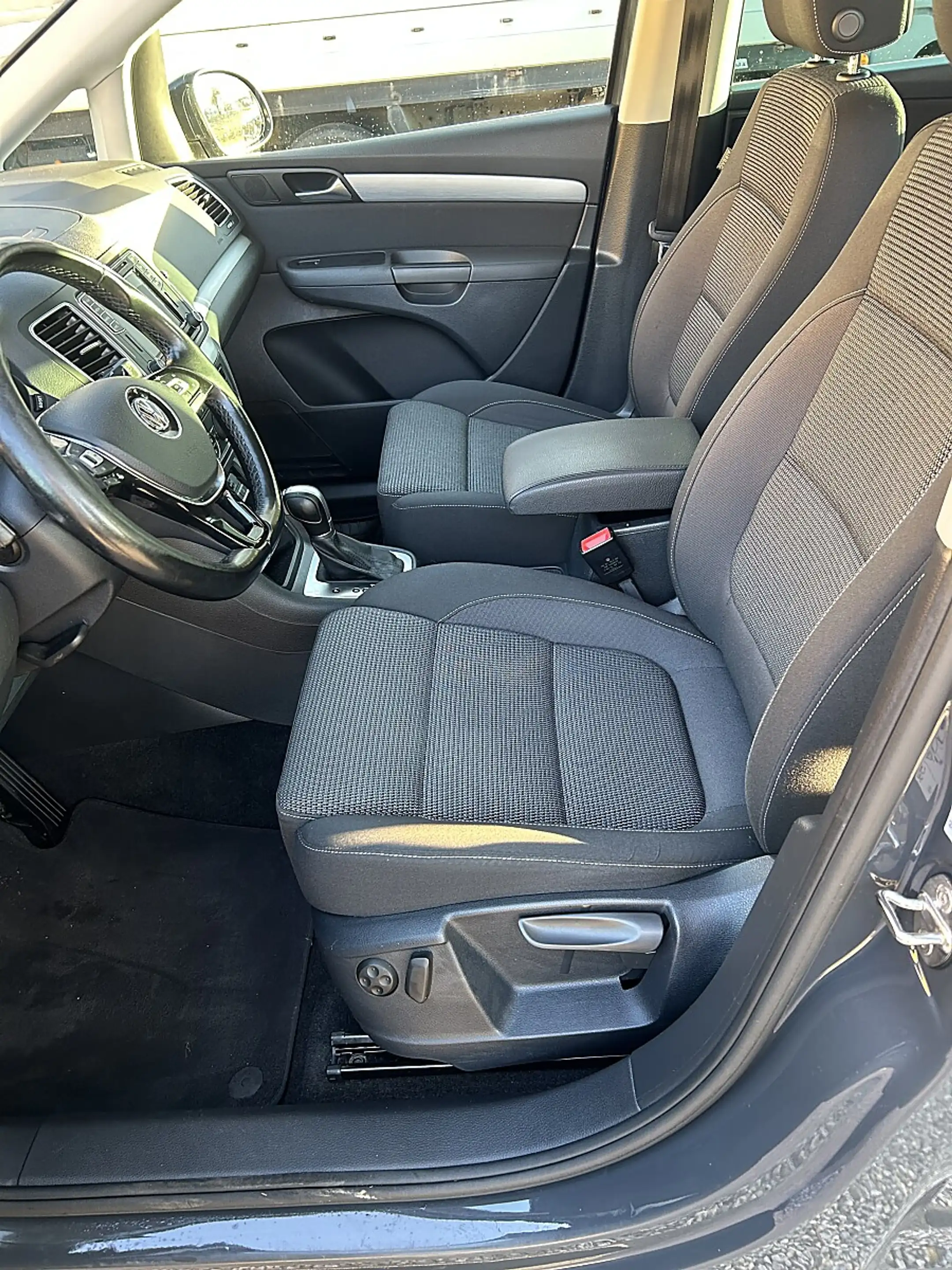 Volkswagen Sharan Business SCR 2,0 TDI DSG — photo 8