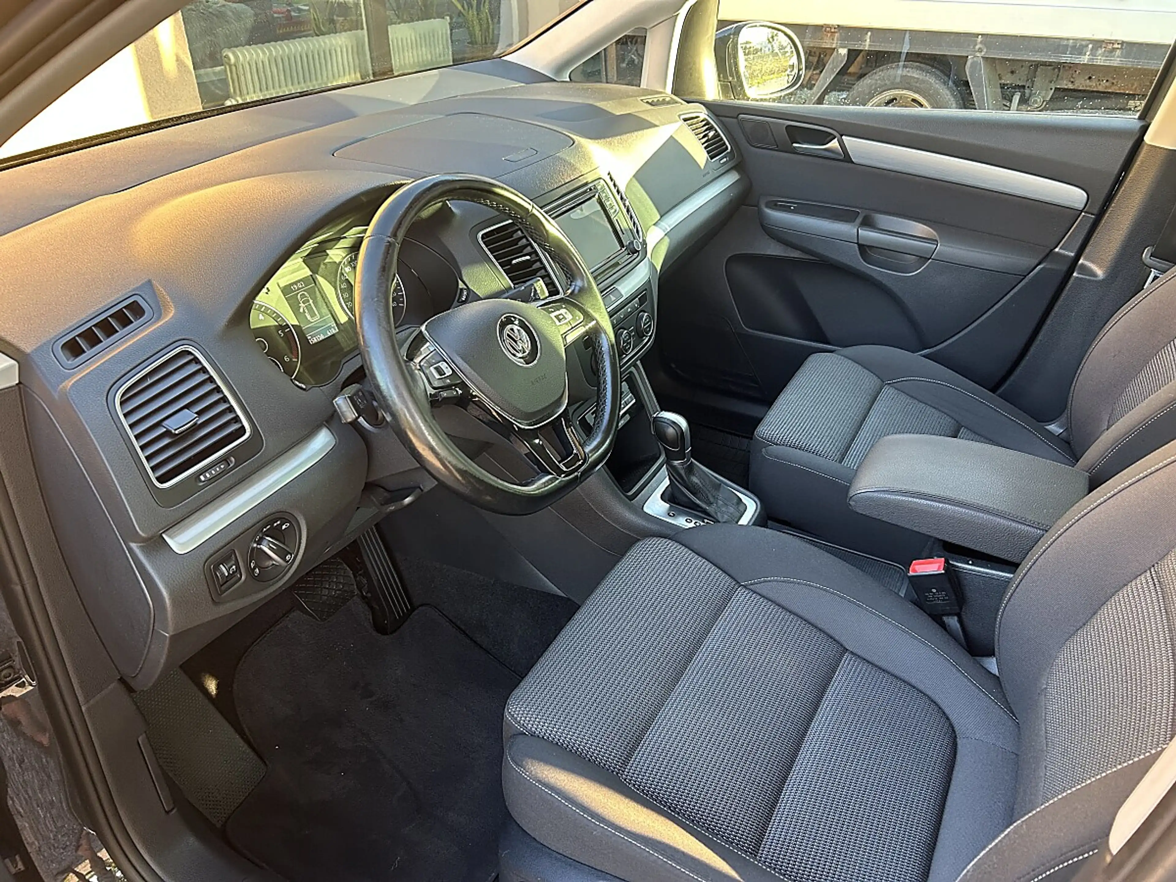 Volkswagen Sharan Business SCR 2,0 TDI DSG — photo 4
