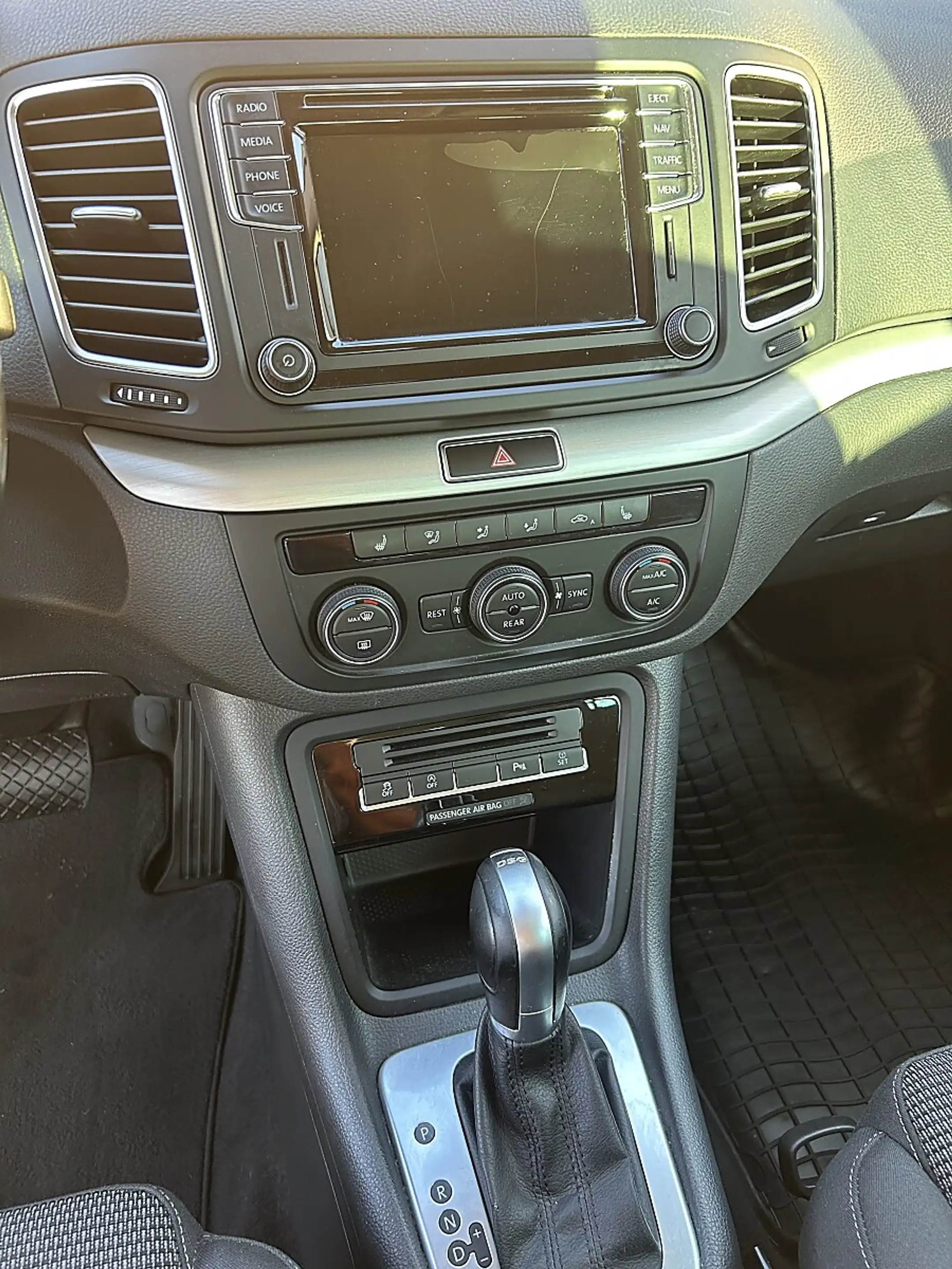 Volkswagen Sharan Business SCR 2,0 TDI DSG — photo 6