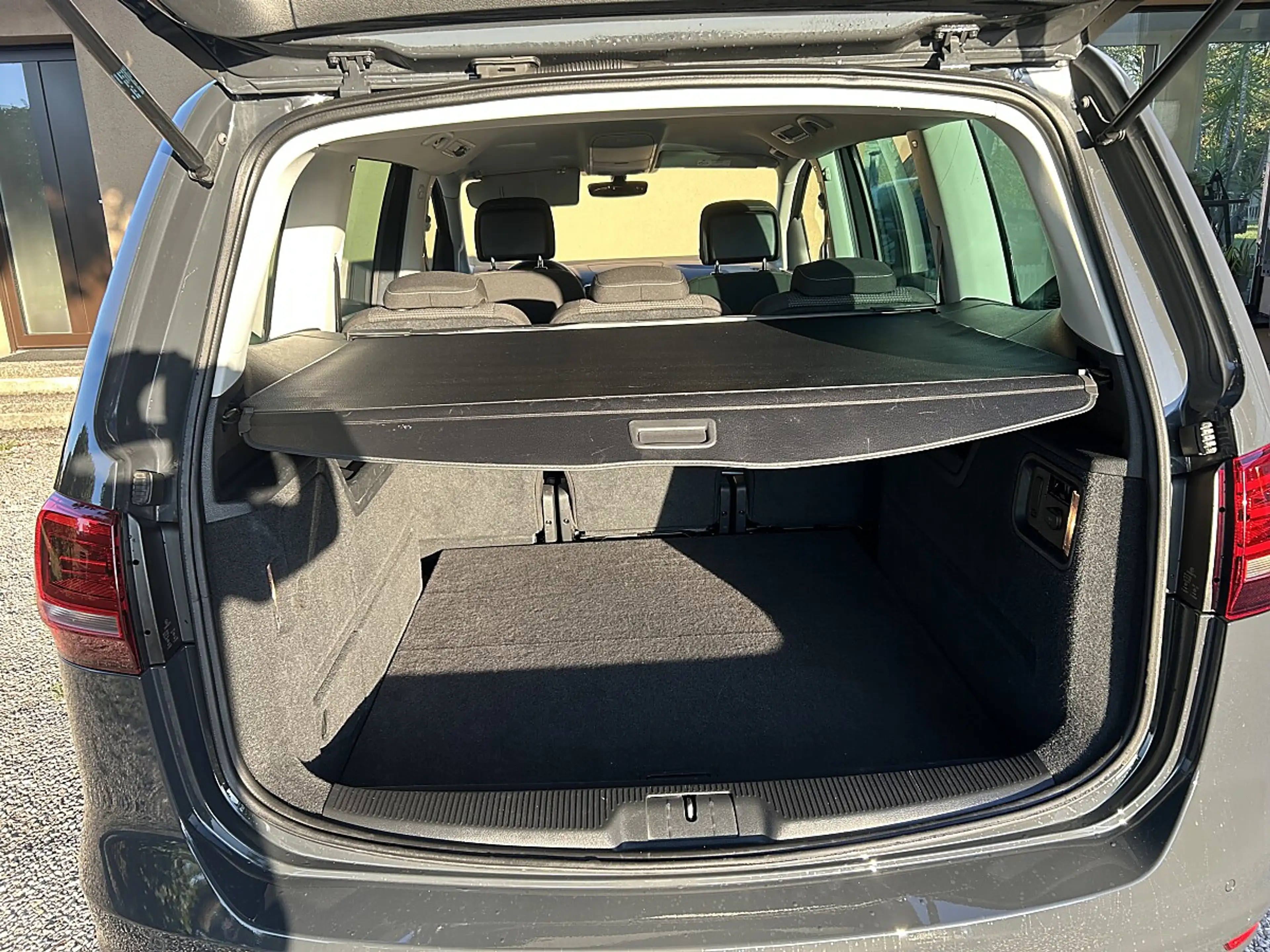 Volkswagen Sharan Business SCR 2,0 TDI DSG — photo 9