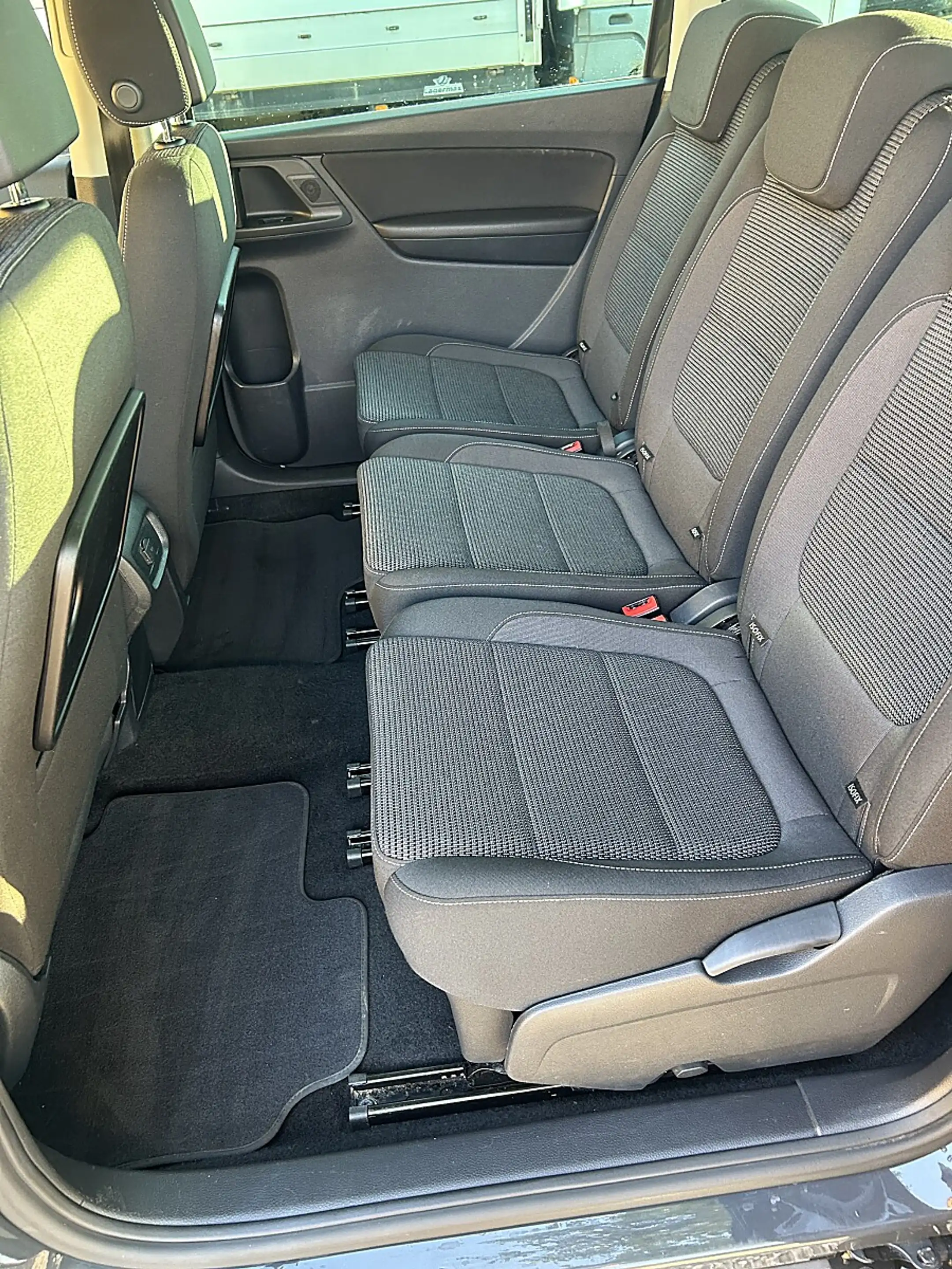 Volkswagen Sharan Business SCR 2,0 TDI DSG — photo 7