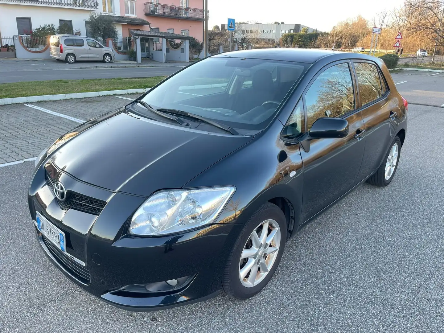 Toyota Auris 5p 1.4 Sol Schwarz - 2