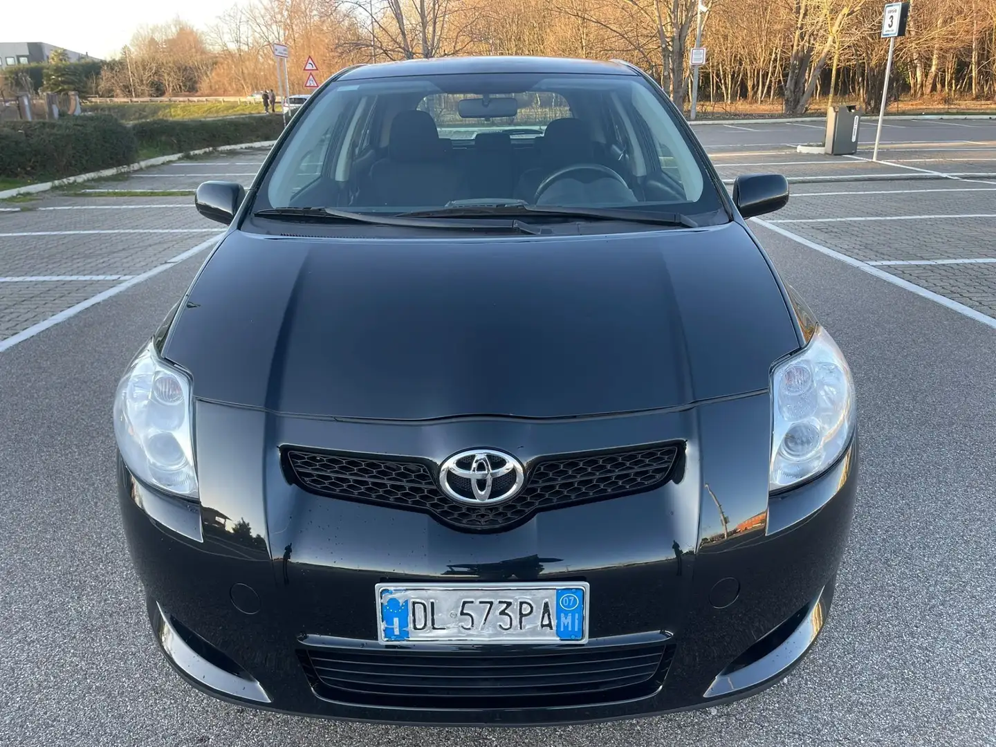 Toyota Auris 5p 1.4 Sol Schwarz - 1