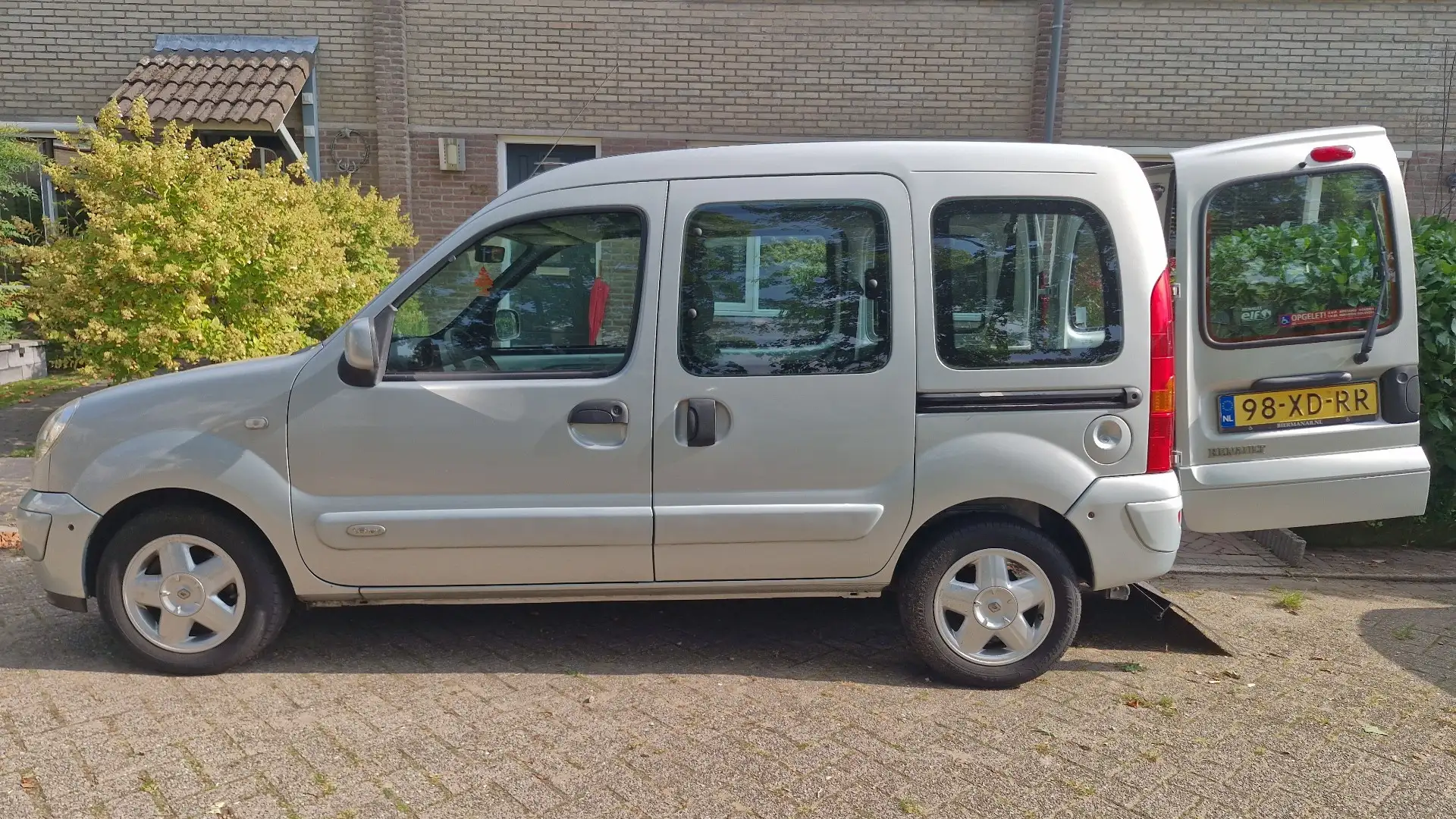 Renault Kangoo 1.6-16V Privilège Grijs - 2