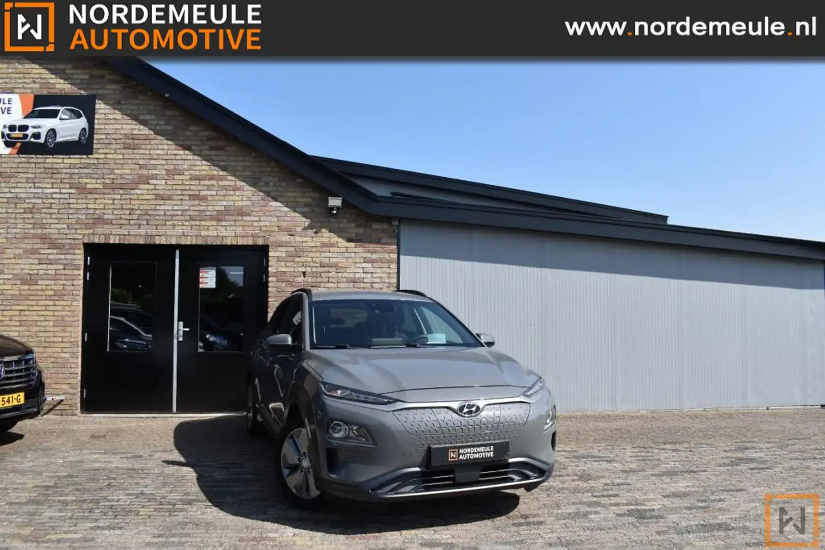 Hyundai KONA EV FASHION 64 KWH, ACC, Navi, HUD Grijs - 1