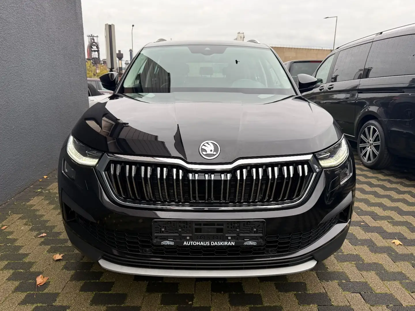 Skoda Kodiaq Style 4x4 Digi.T Navi Leder Matrix AHK Schwarz - 2