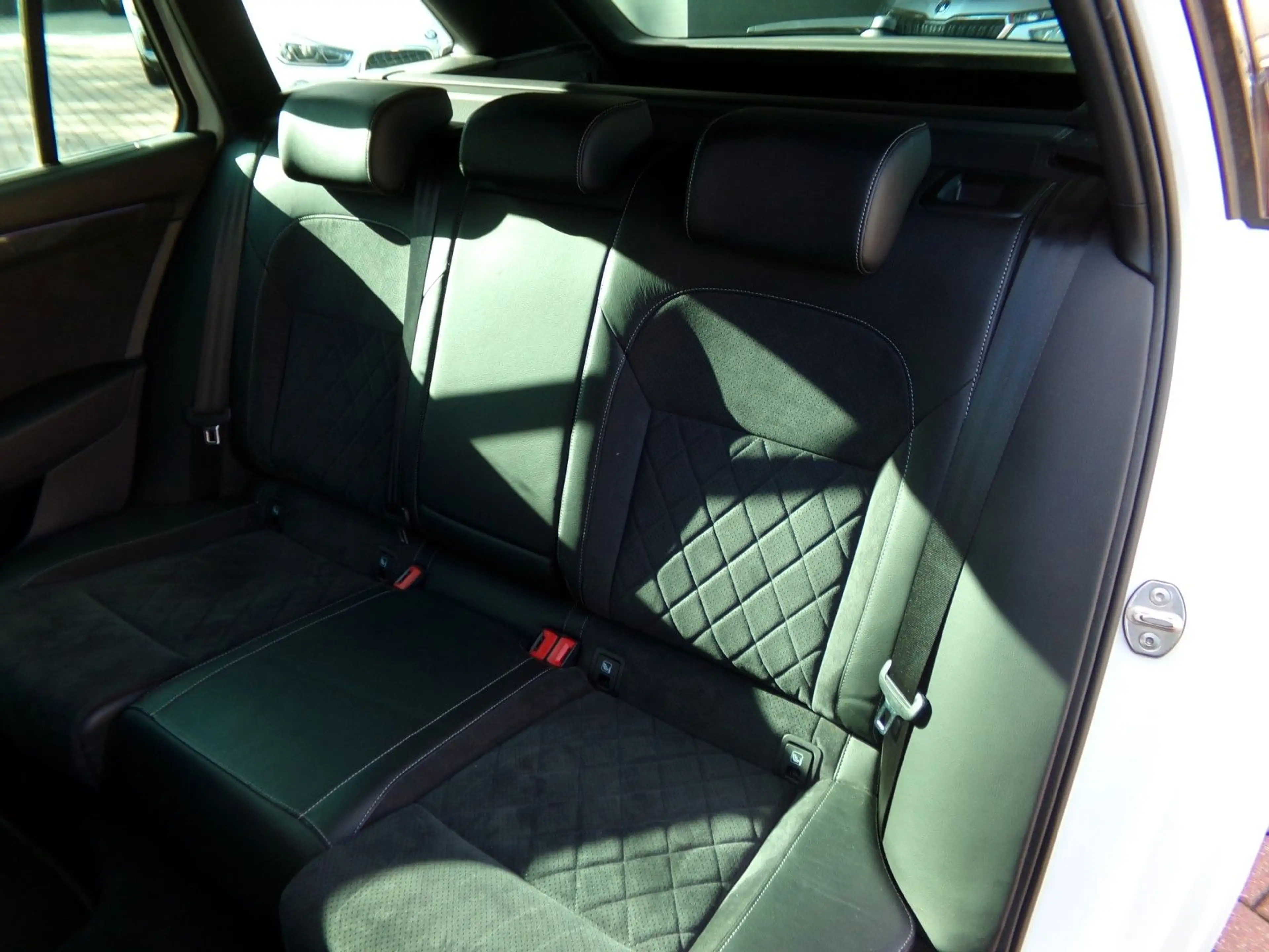 Skoda Superb Combi Sportline 4x4, DSG, Standheizung — photo 11