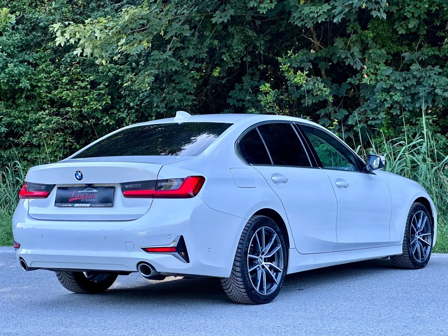 BMW 320 d xDrive Luxury Line Aut. ACC*STHZ*LEDER*LED*NAVI* Weiß - 2