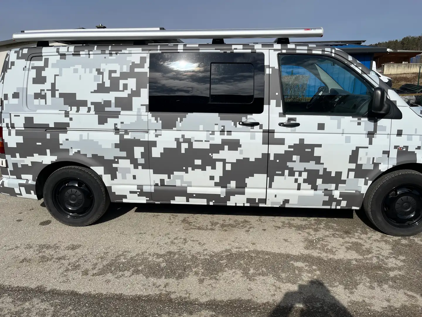 Volkswagen T5 Transporter Camper - 2