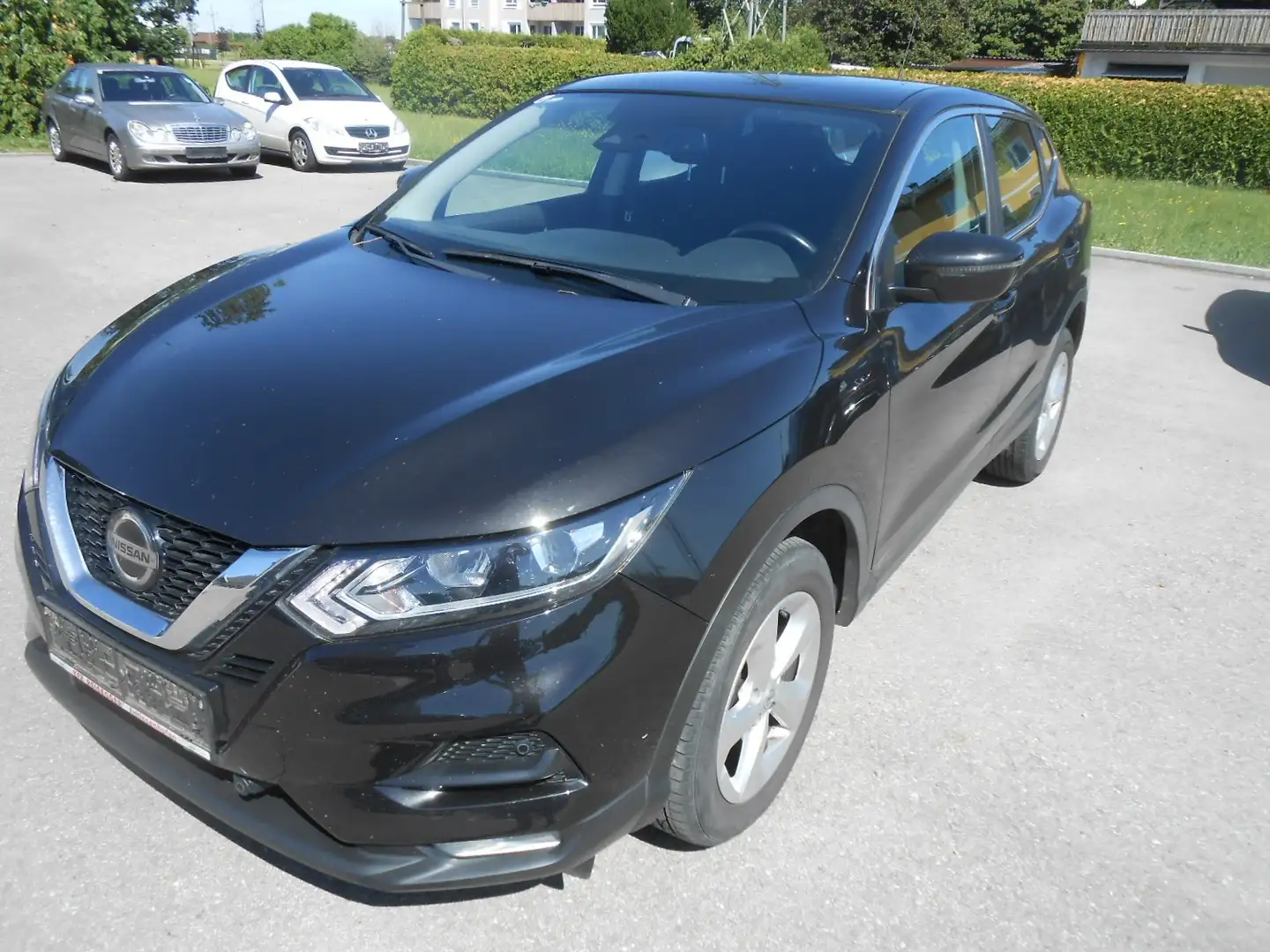 Nissan Qashqai Qashqai 1,3 DIG-T Acenta Schwarz - 1