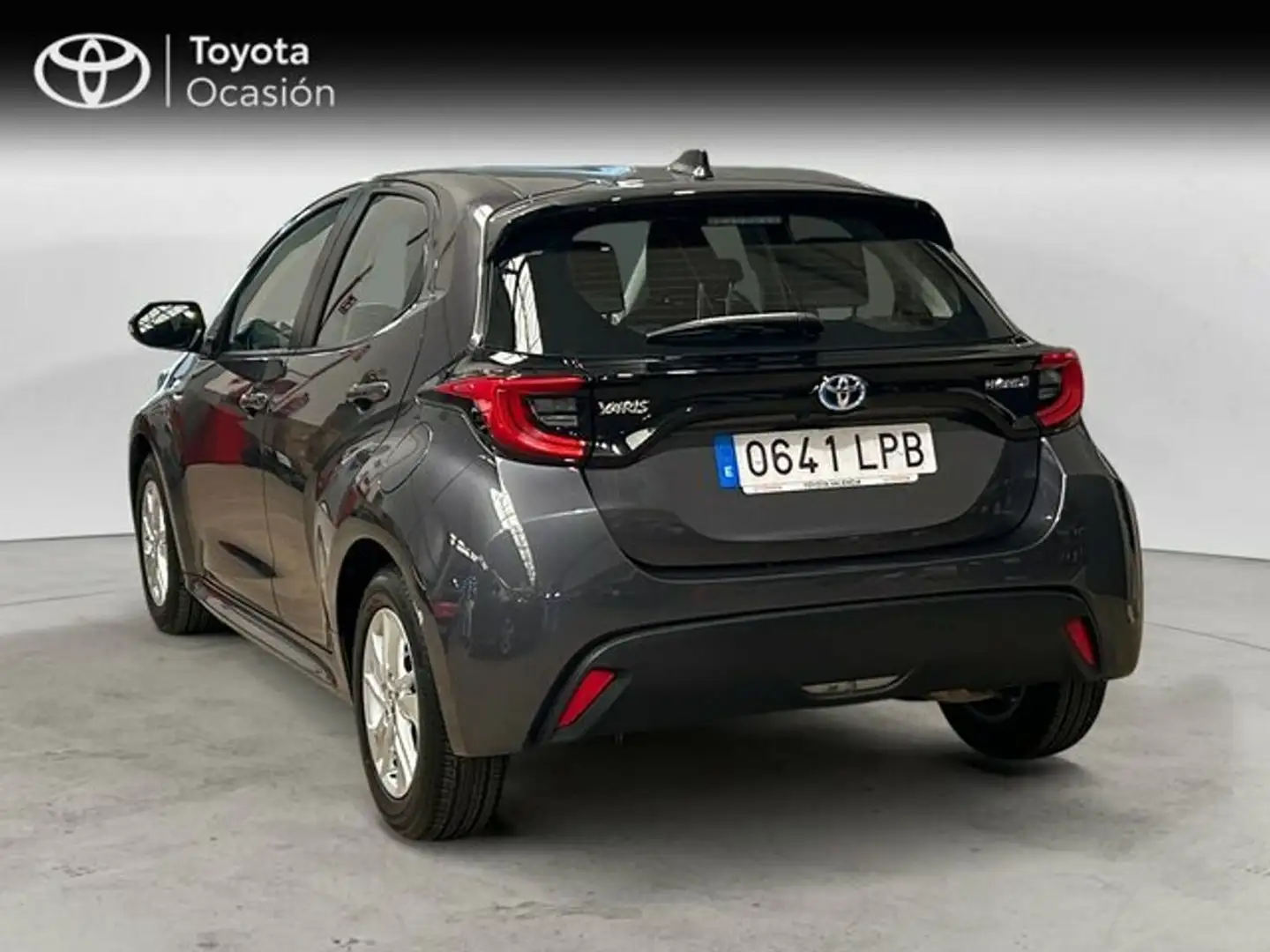 Toyota Yaris 5P Active Tech 120H e-CVT Gris - 2