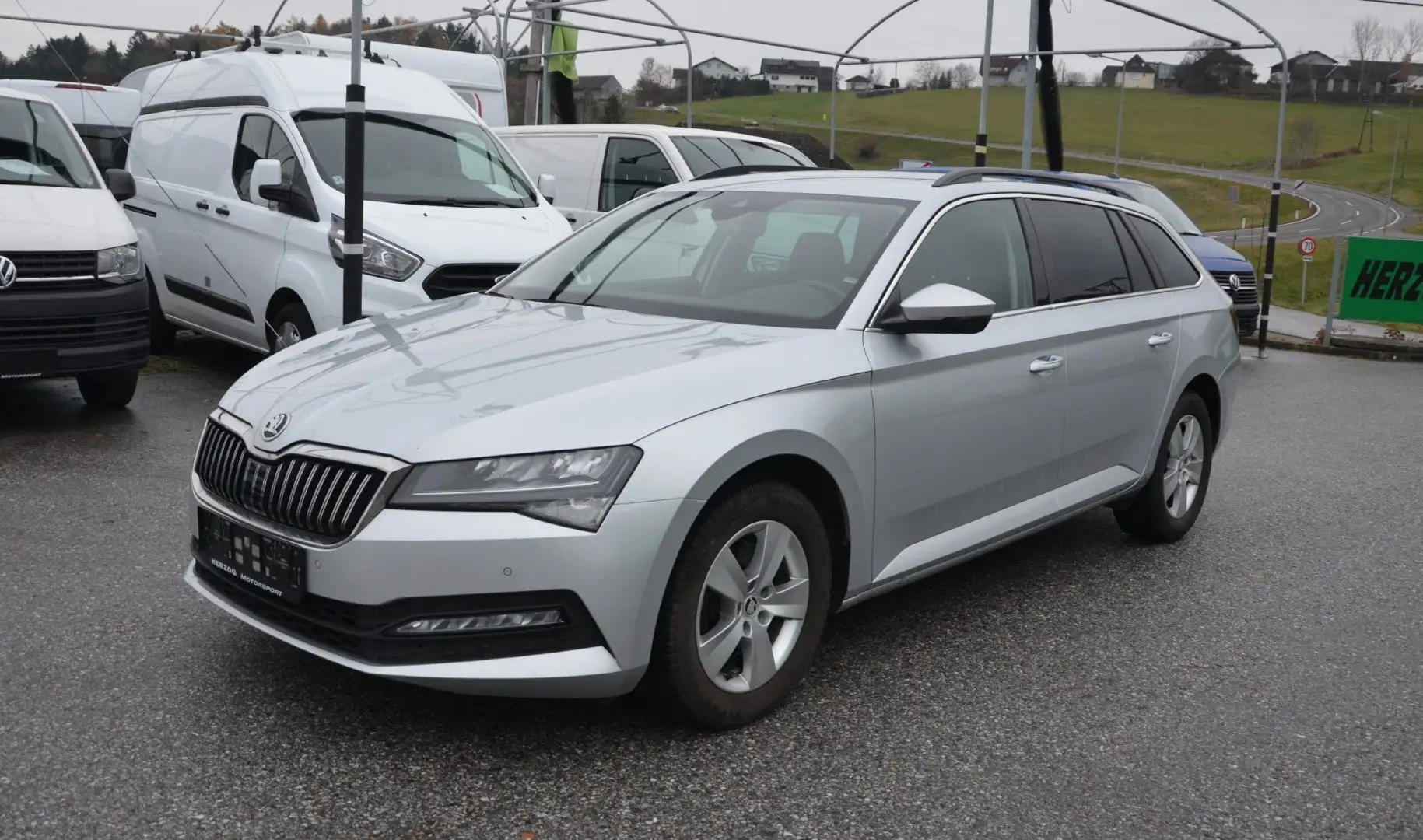 Skoda Superb Superb Kombi 2,0 TDI DSG LED VIRTUAL 1.BESITZ Silber - 2