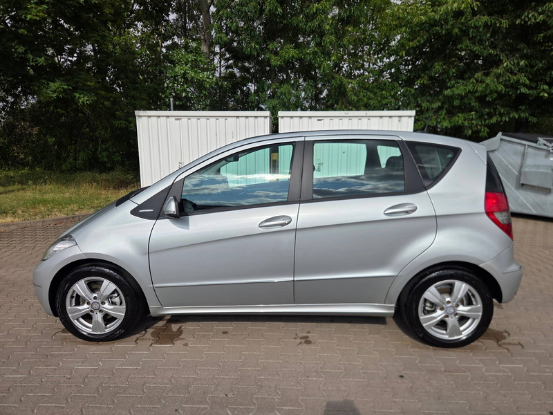 Mercedes-Benz A 180 A 180 Avantgarde+Klima+SHZ+Xenon+8 fach Bereift — photo 4