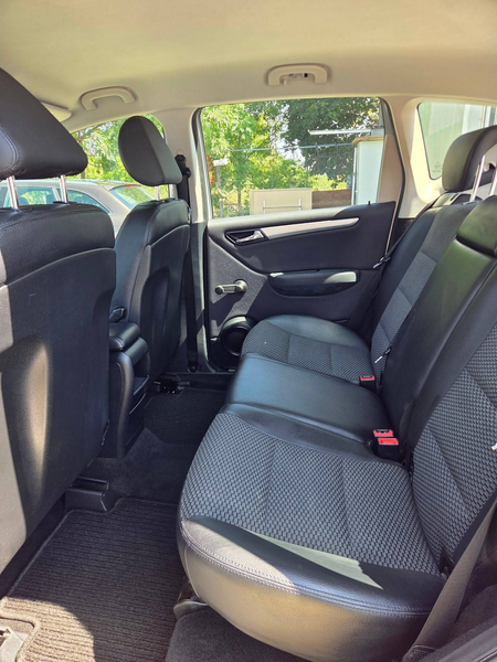Mercedes-Benz A 180 A 180 Avantgarde+Klima+SHZ+Xenon+8 fach Bereift — photo 12