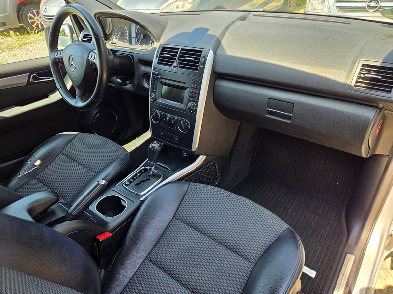 Mercedes-Benz A 180 A 180 Avantgarde+Klima+SHZ+Xenon+8 fach Bereift — photo 14