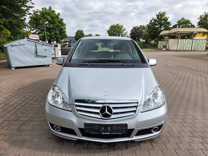 Mercedes-Benz A 180 A 180 Avantgarde+Klima+SHZ+Xenon+8 fach Bereift — photo 2