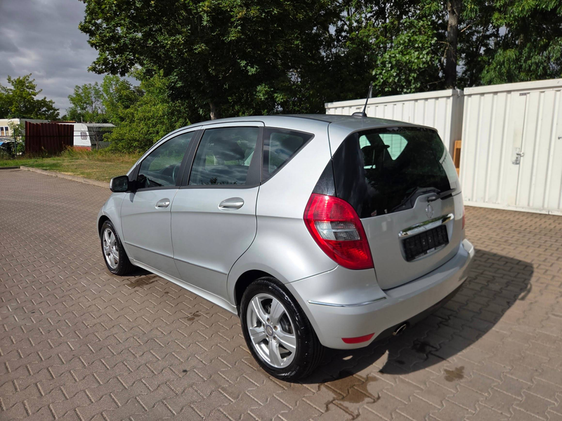 Mercedes-Benz A 180 A 180 Avantgarde+Klima+SHZ+Xenon+8 fach Bereift — photo 5