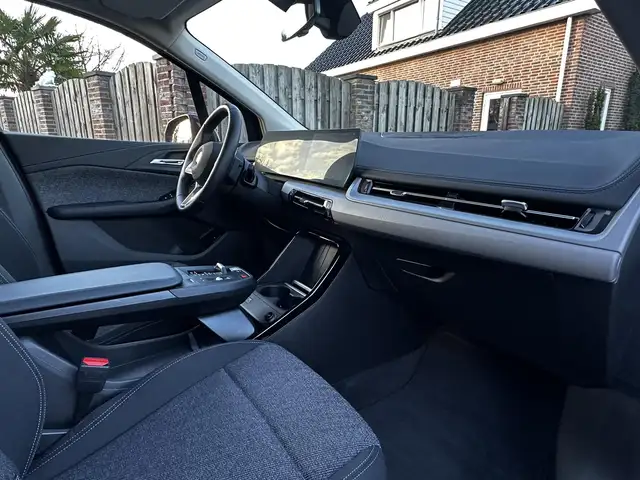BMW 2 Series view 13