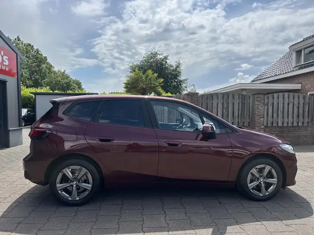 BMW 2 Series view 4