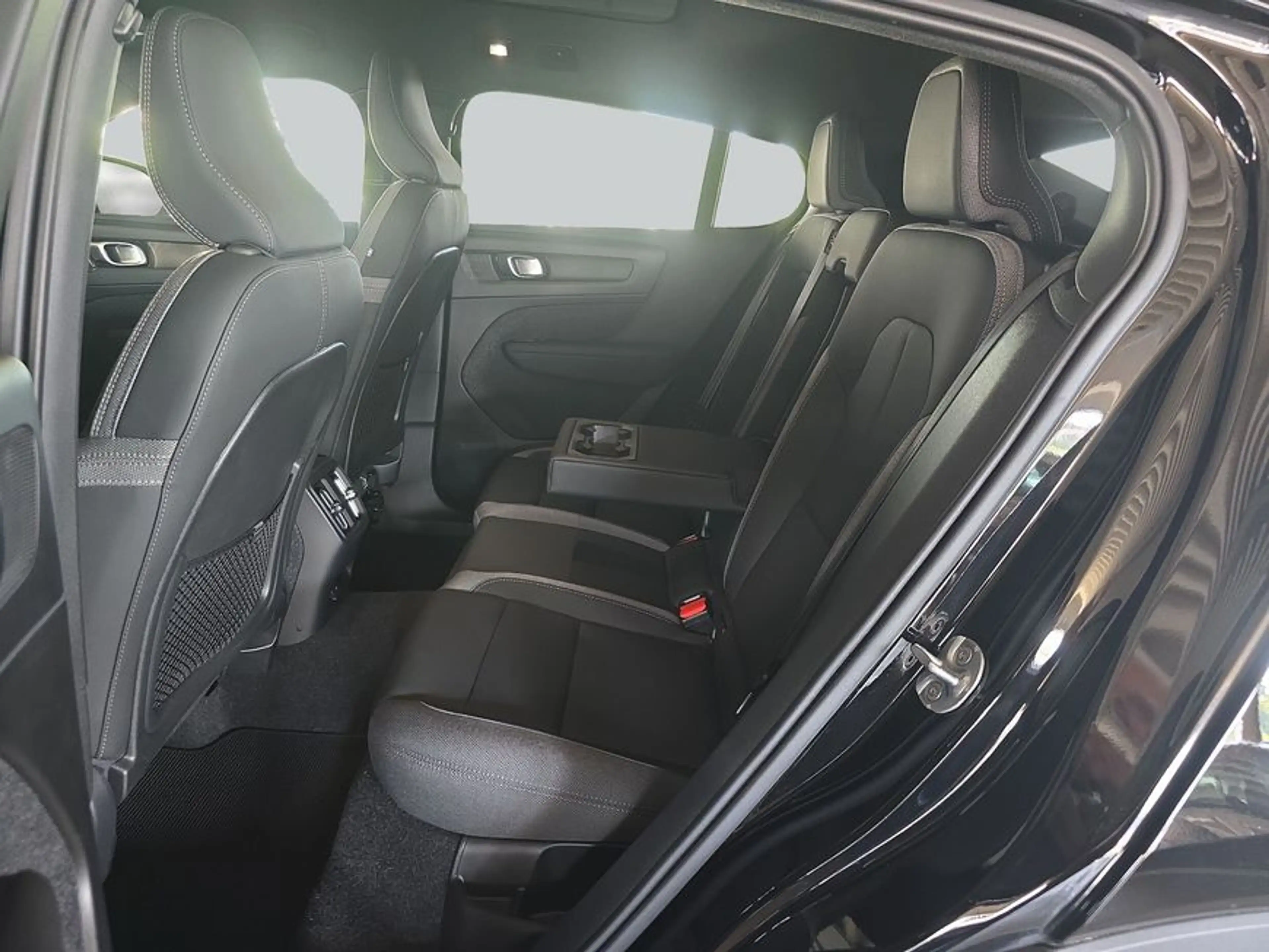 Volvo C40 Recharge Single Motor Ultimate — photo 11