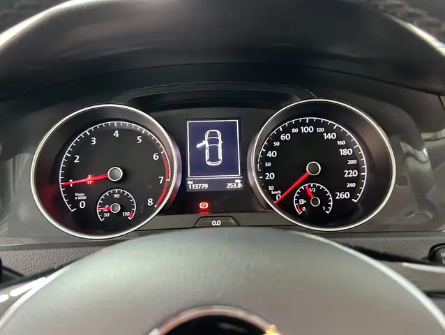 Volkswagen Golf view 8