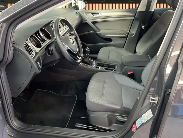 Volkswagen Golf view 11
