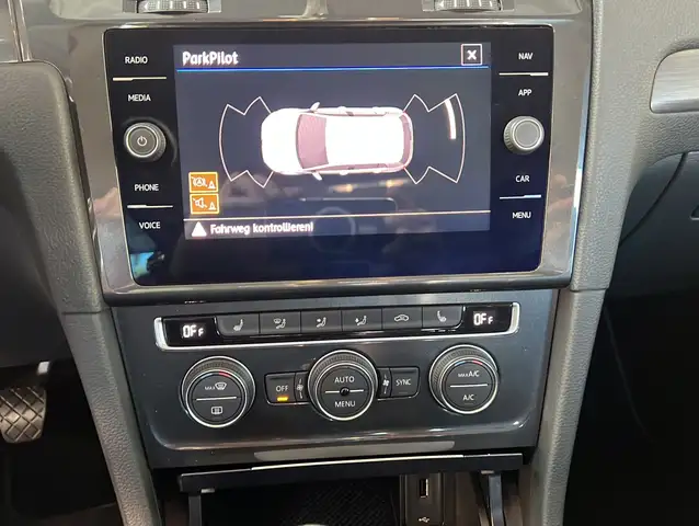 Volkswagen Golf view 12