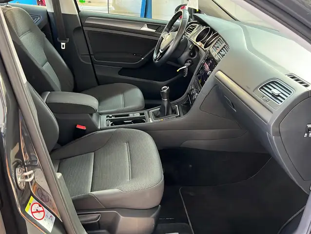 Volkswagen Golf view 18