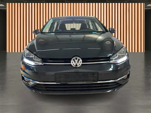 Volkswagen Golf view 3
