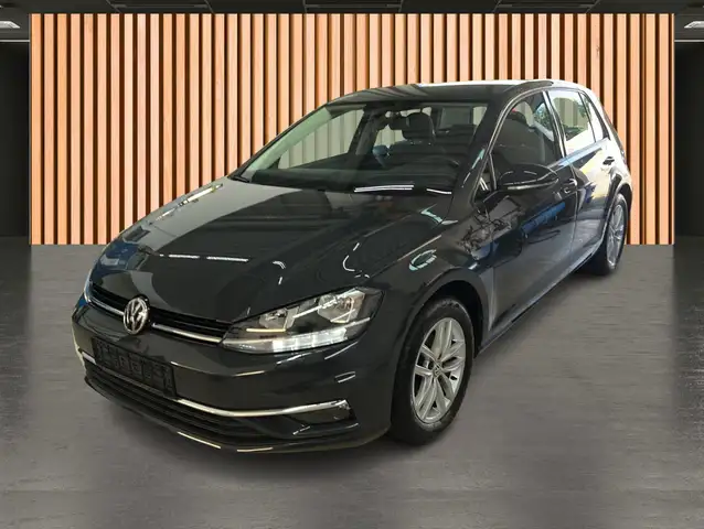 Volkswagen Golf view 2