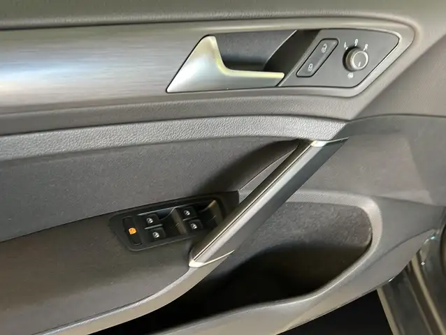 Volkswagen Golf view 9