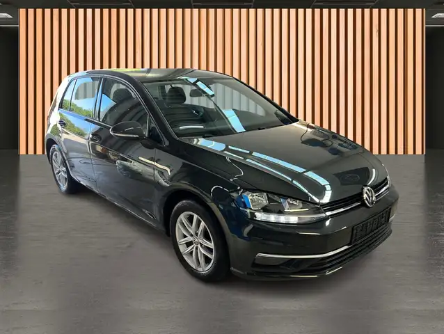 Volkswagen Golf view 4