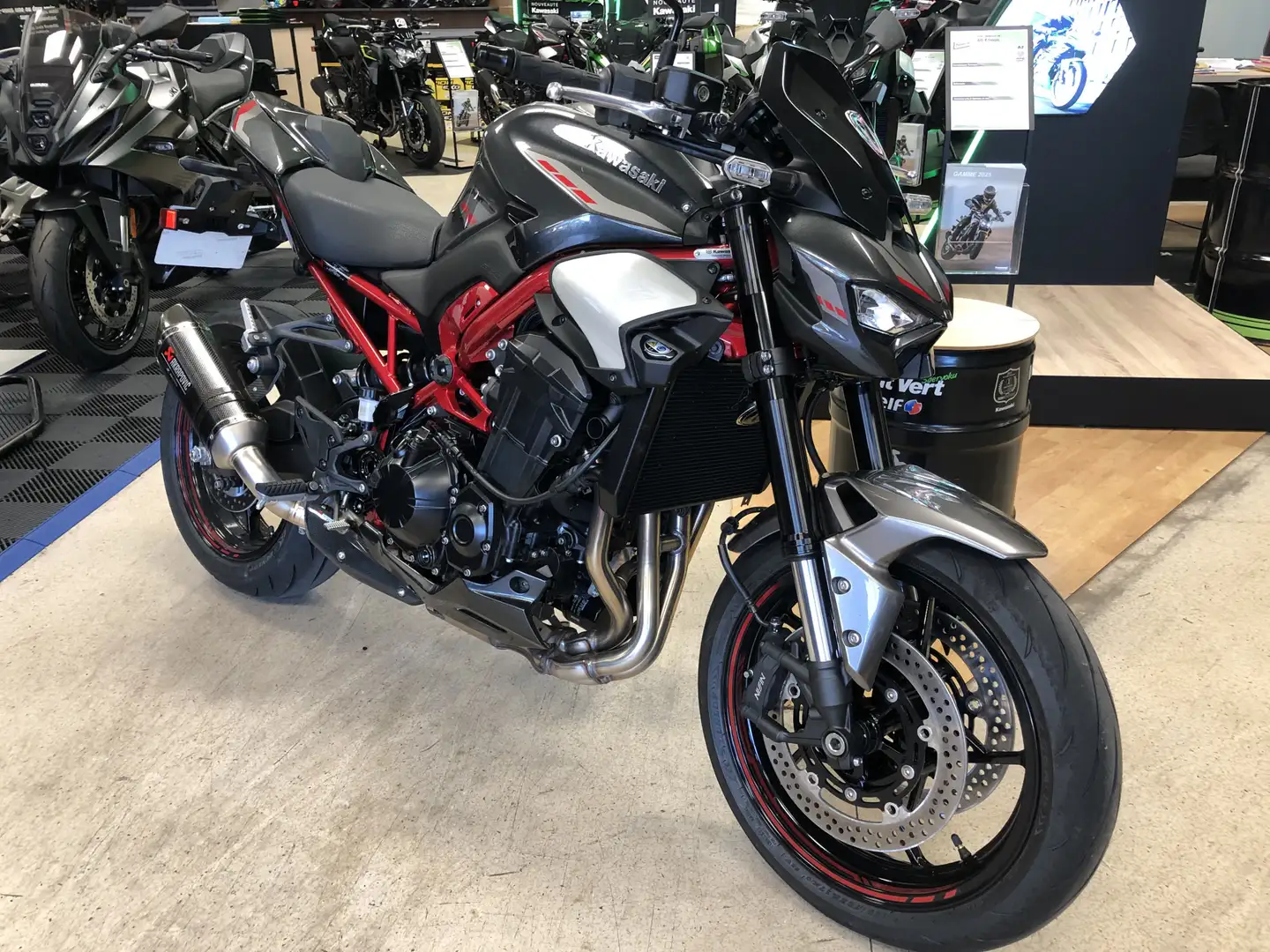 Kawasaki Z 900 Gris - 1