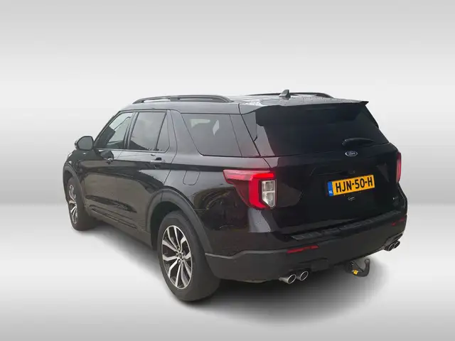 Ford Explorer view 2