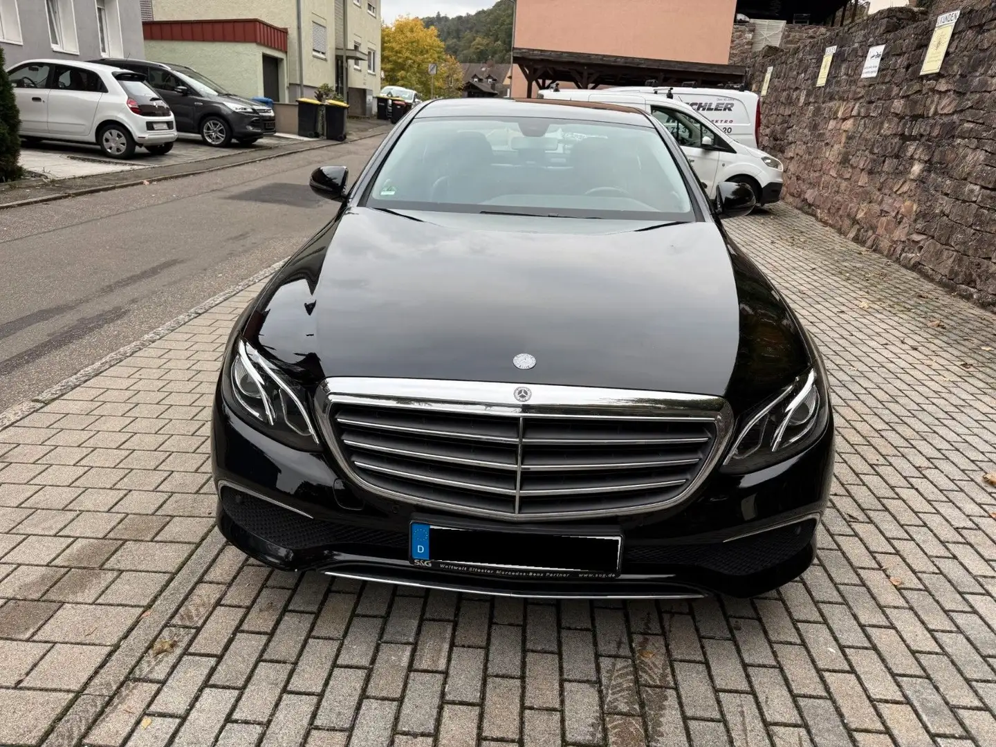 Mercedes-Benz E 200 E -Klasse Lim. E 200d    14.200€ Netto Schwarz - 2