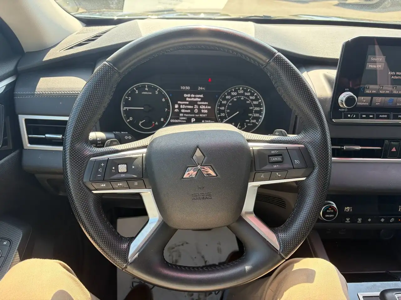 Mitsubishi Outlander снимка Mitsubishi Outlander