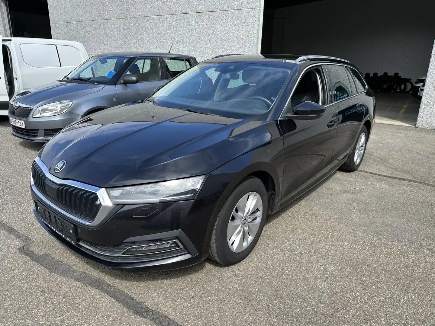 Skoda Octavia Octavia Combi 2.0 TDI DSG Ambition Noir - 2