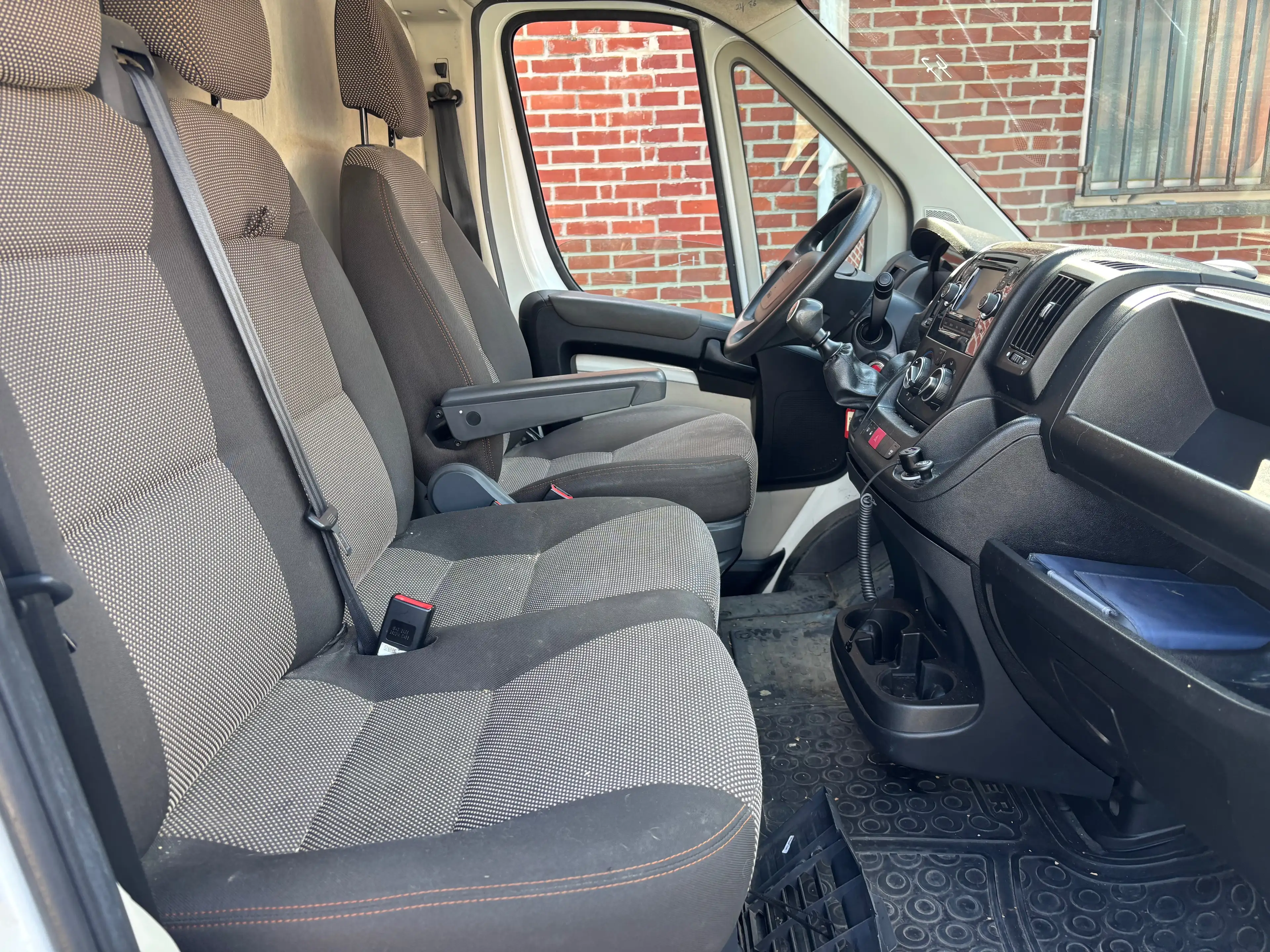 Peugeot Boxer 2.0 BlueHDi L2H2 — photo 9