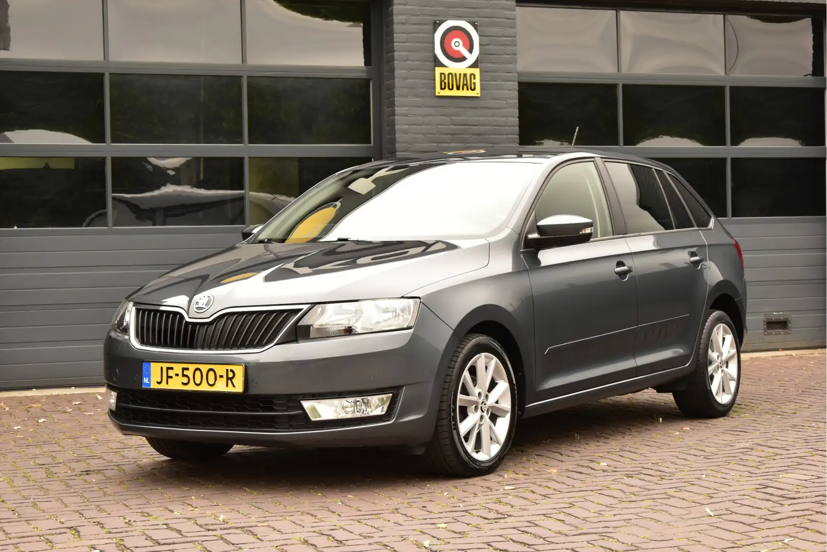 Skoda Rapid/Spaceback 1.2 TSI Greentech JOY Automaat Grijs - 2