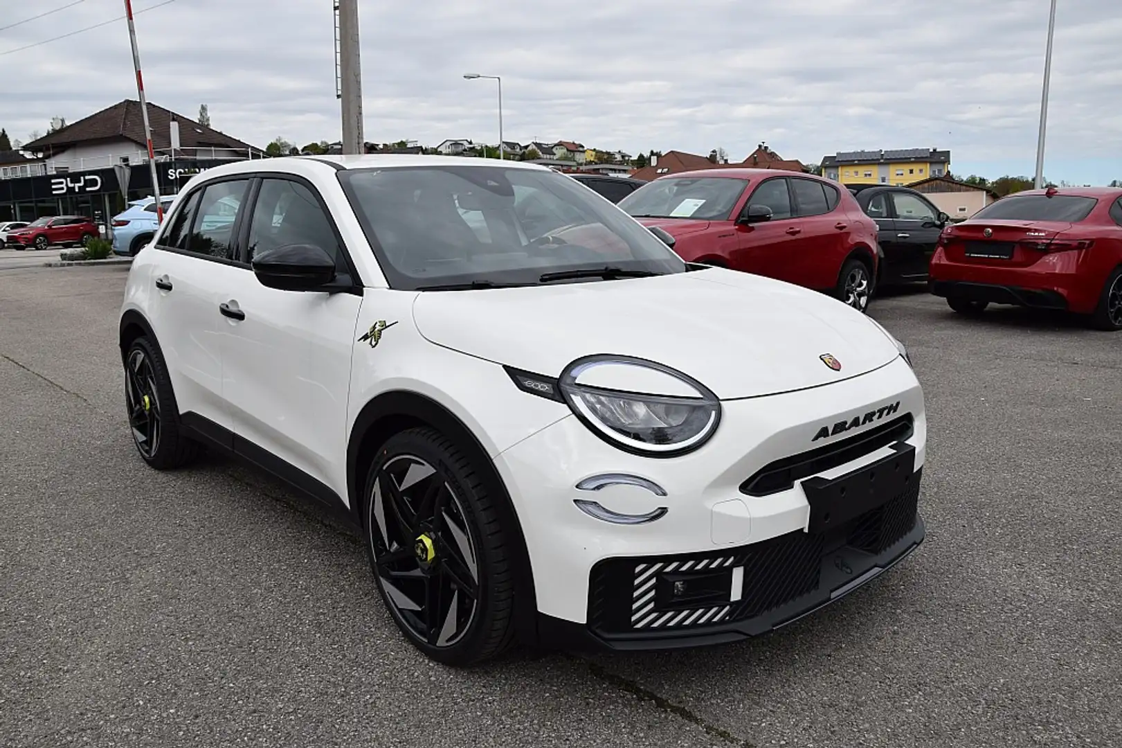 Abarth 600e Turismo Weiß - 2