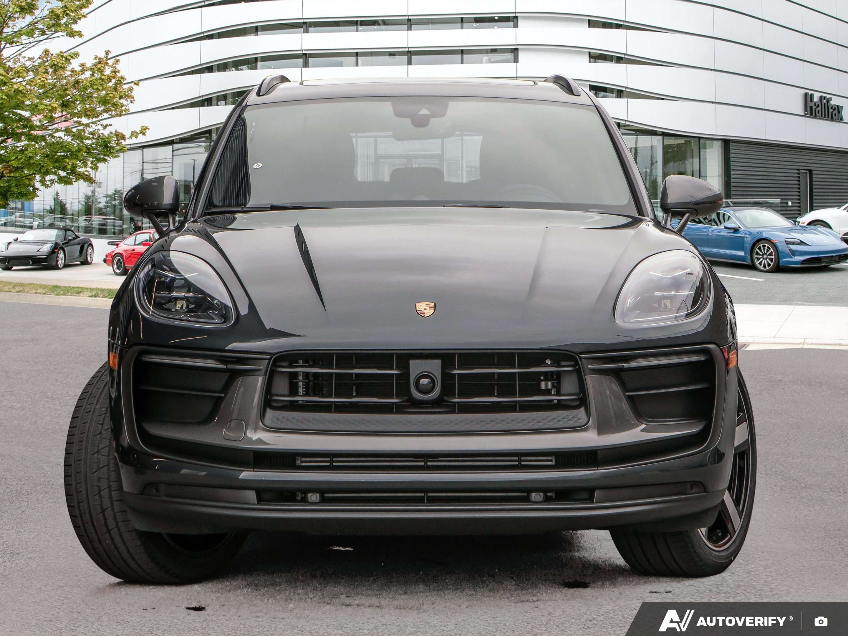 2026 Porsche Macan T — снимка 1