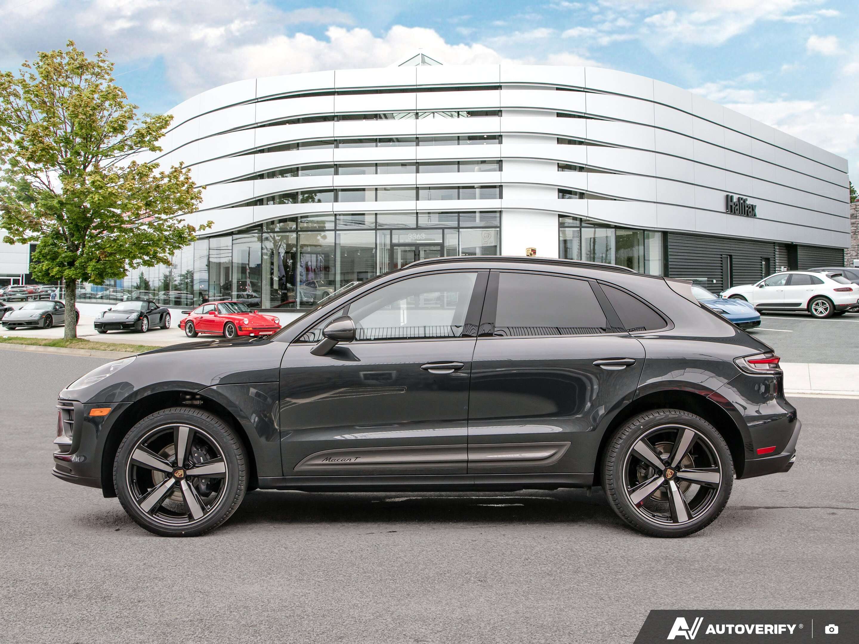 2026 Porsche Macan T — снимка 1