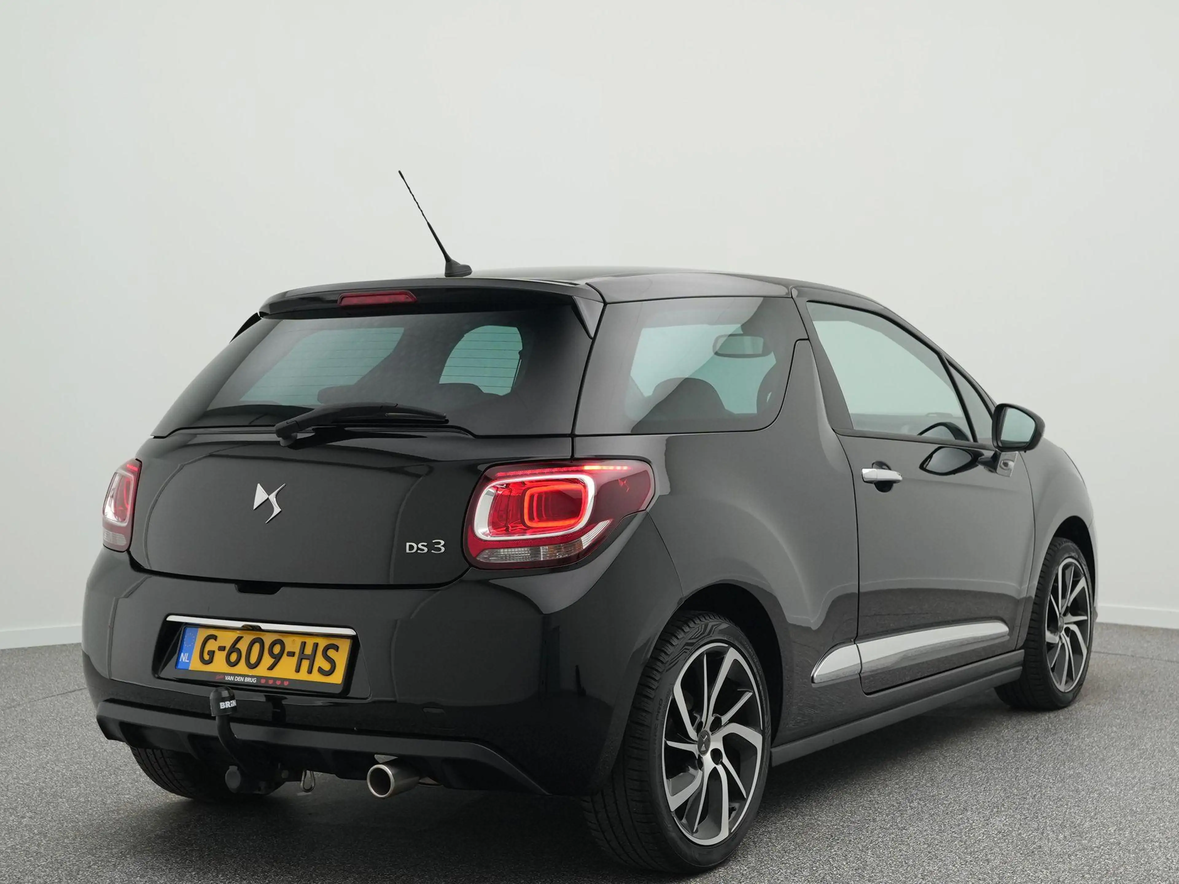 DS Automobiles DS 3 1.2 PureTech Connected Chic AUTOMAAT | Trekhaak | — photo 2
